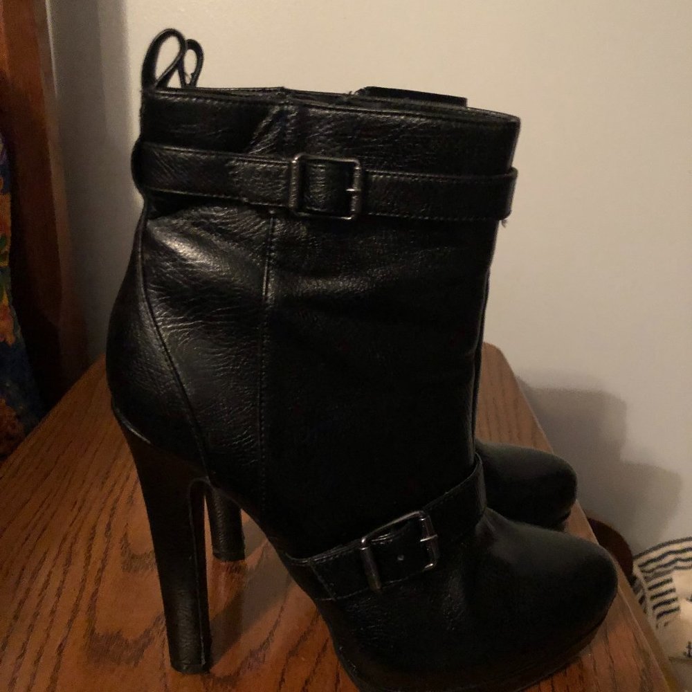 Vera Wang heeled black boots